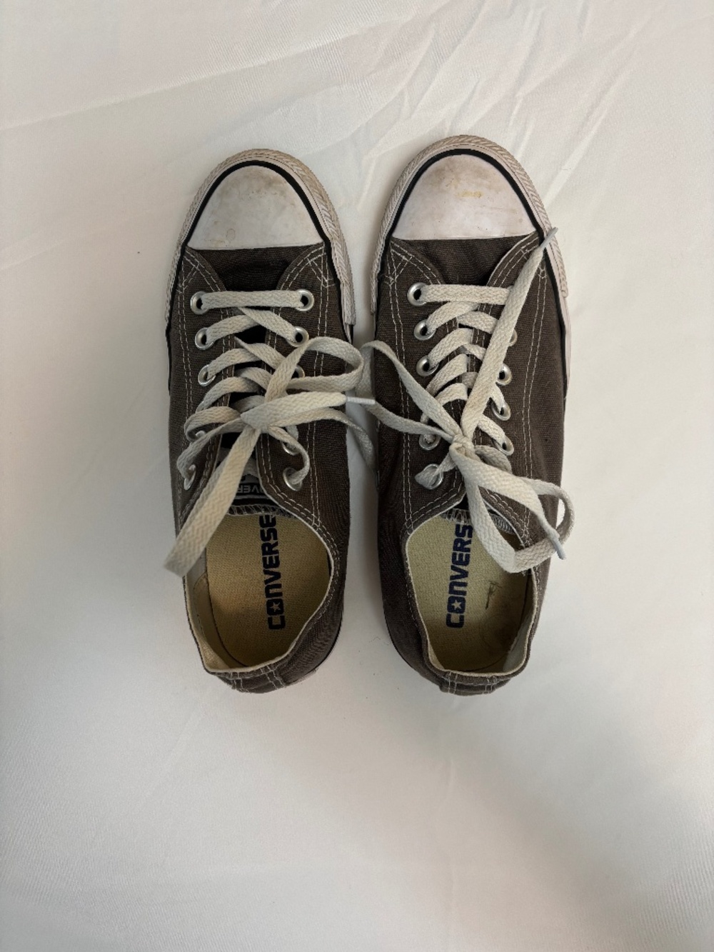 Sneakers size 7
